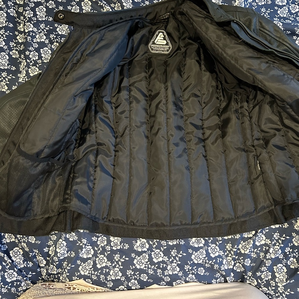 Motorcycle jacket - Picture 3 of 4